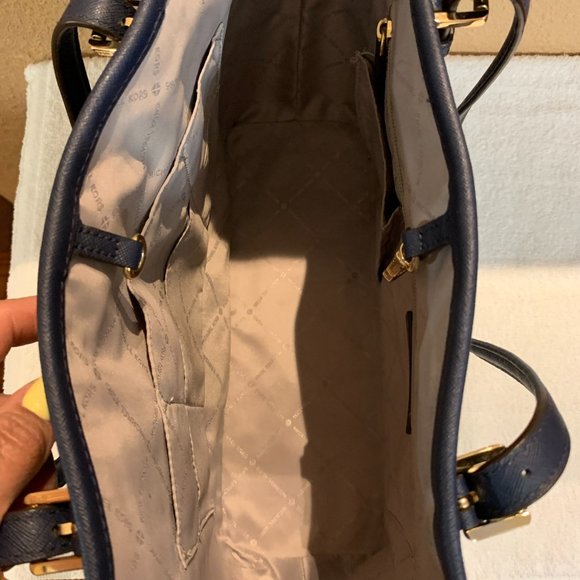 Michael Kors Women's Jet Set Travel Carryall Tote - Picture 7 of 9